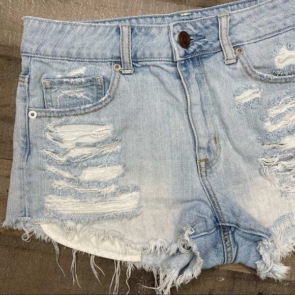 American Eagle Distressed Hi-Rise Festival Jean Short size 4 - Picture 3 of 11